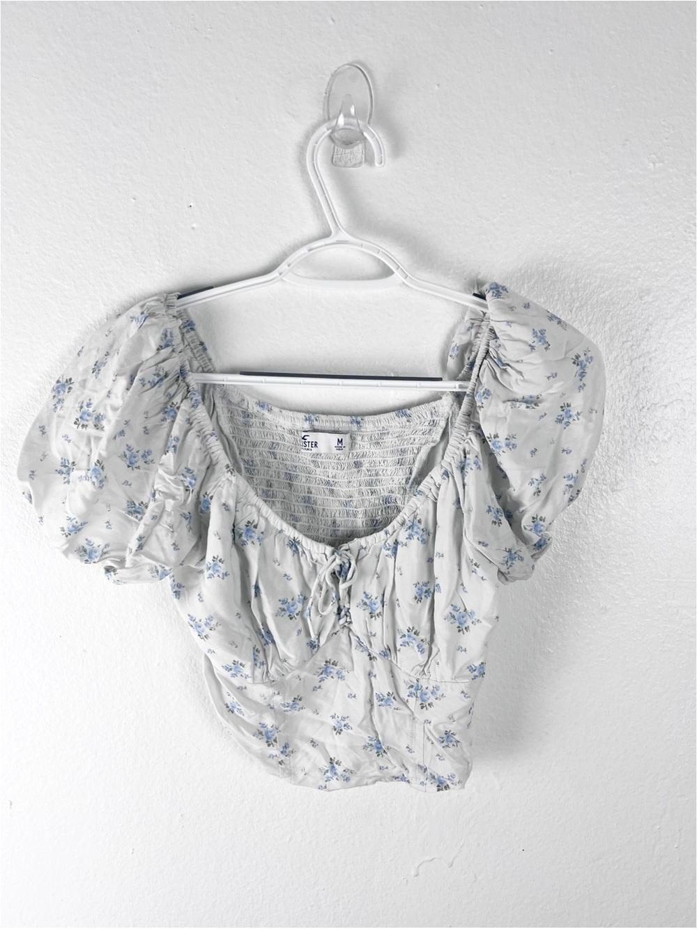 HOLLISTER White Floral Puff Sleeves Smocked Back Crop Top Size Medium Casual